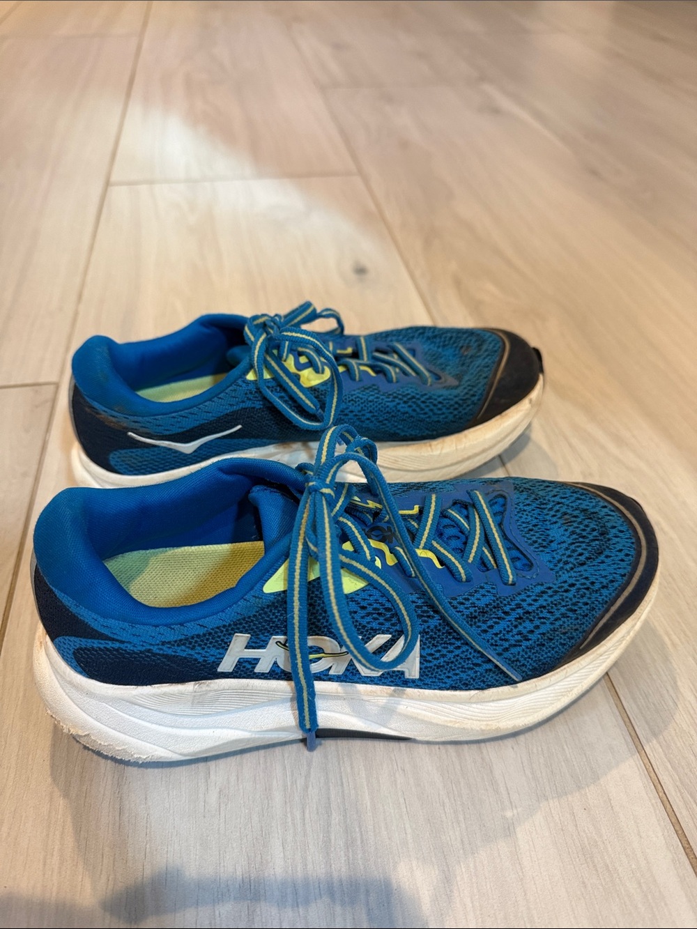Hoka Rincon 4 kids Blue Running Sneakers with Neon Yellow Accents, size 4 - Picture 2 of 9